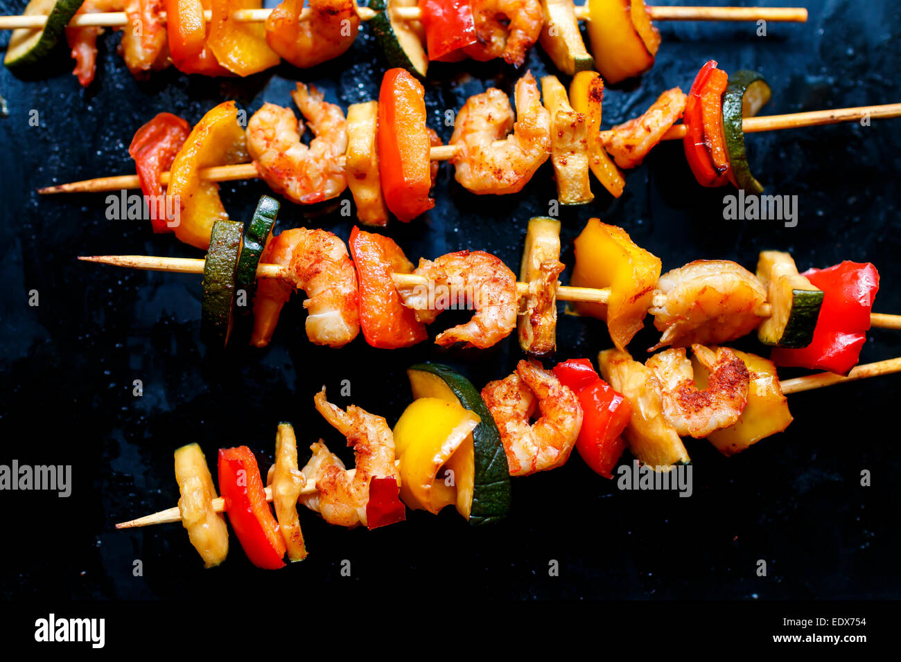 Teriyaki-Garnelen-Spieße, close-up Stockfoto