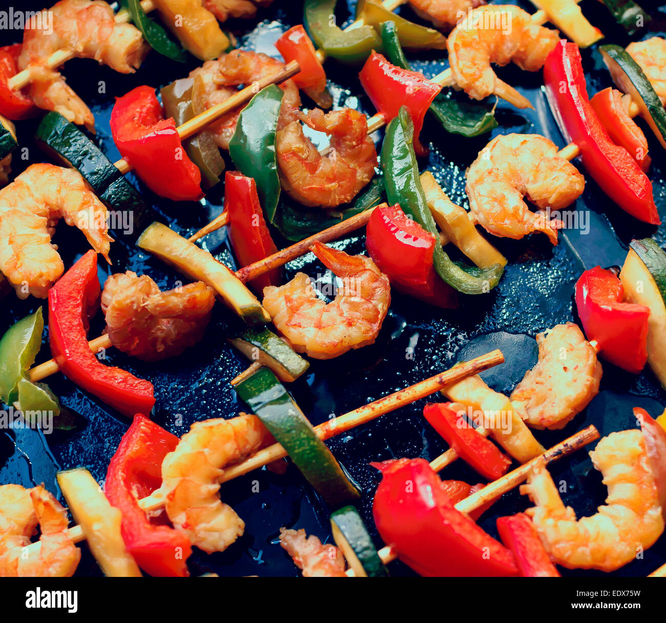 Teriyaki-Garnelen-Spieße, close-up Stockfoto