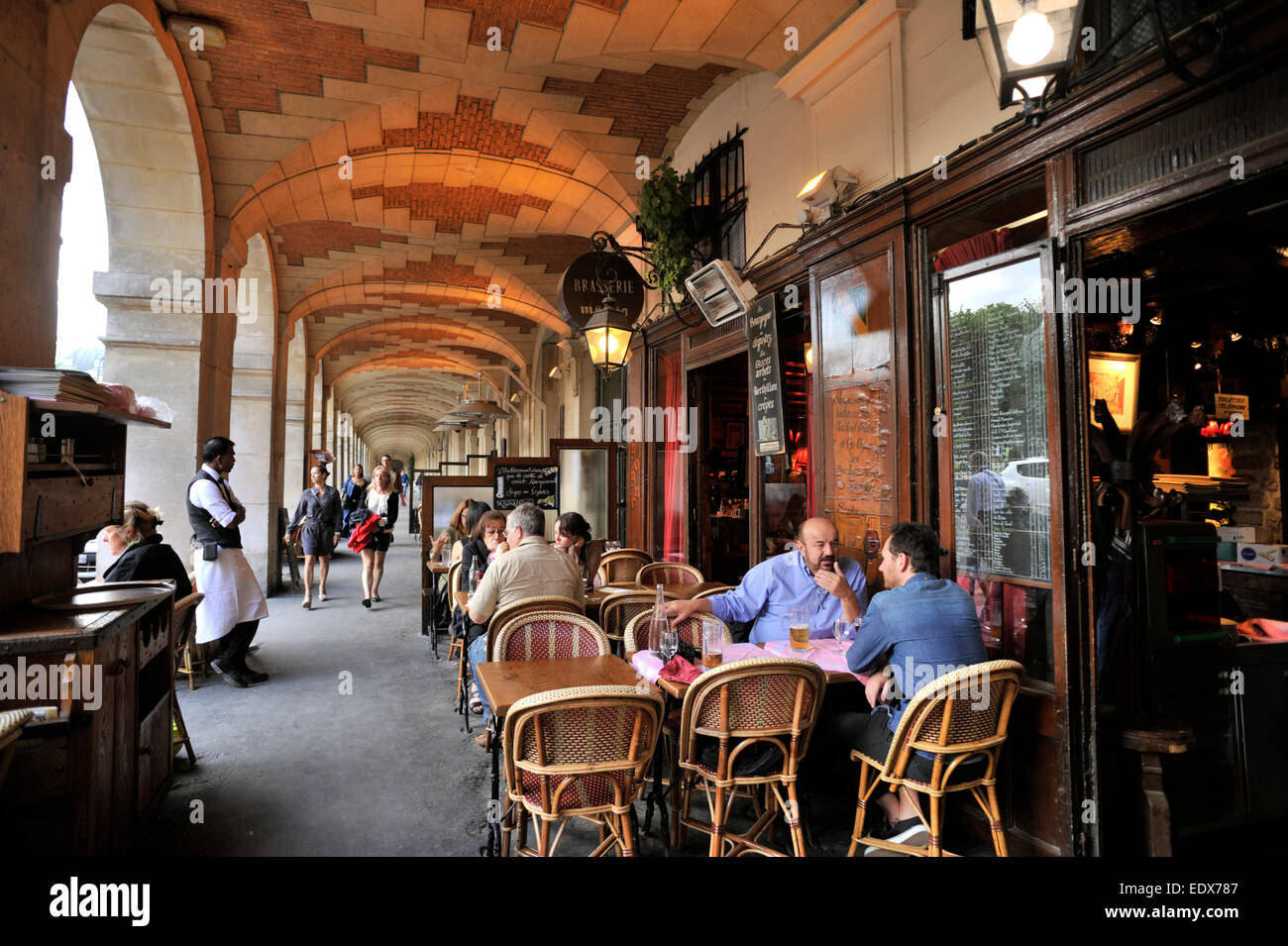 Paris, Place des Vosges, Café Stockfoto