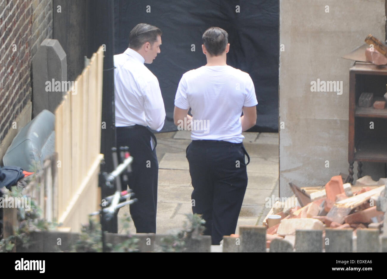 Tom Hardy am Set von Legend Films London mit: Tom Hardy, der Tom Hardy stunt double wo: London, Vereinigtes Königreich bei: 9. Juli 2014 Stockfoto