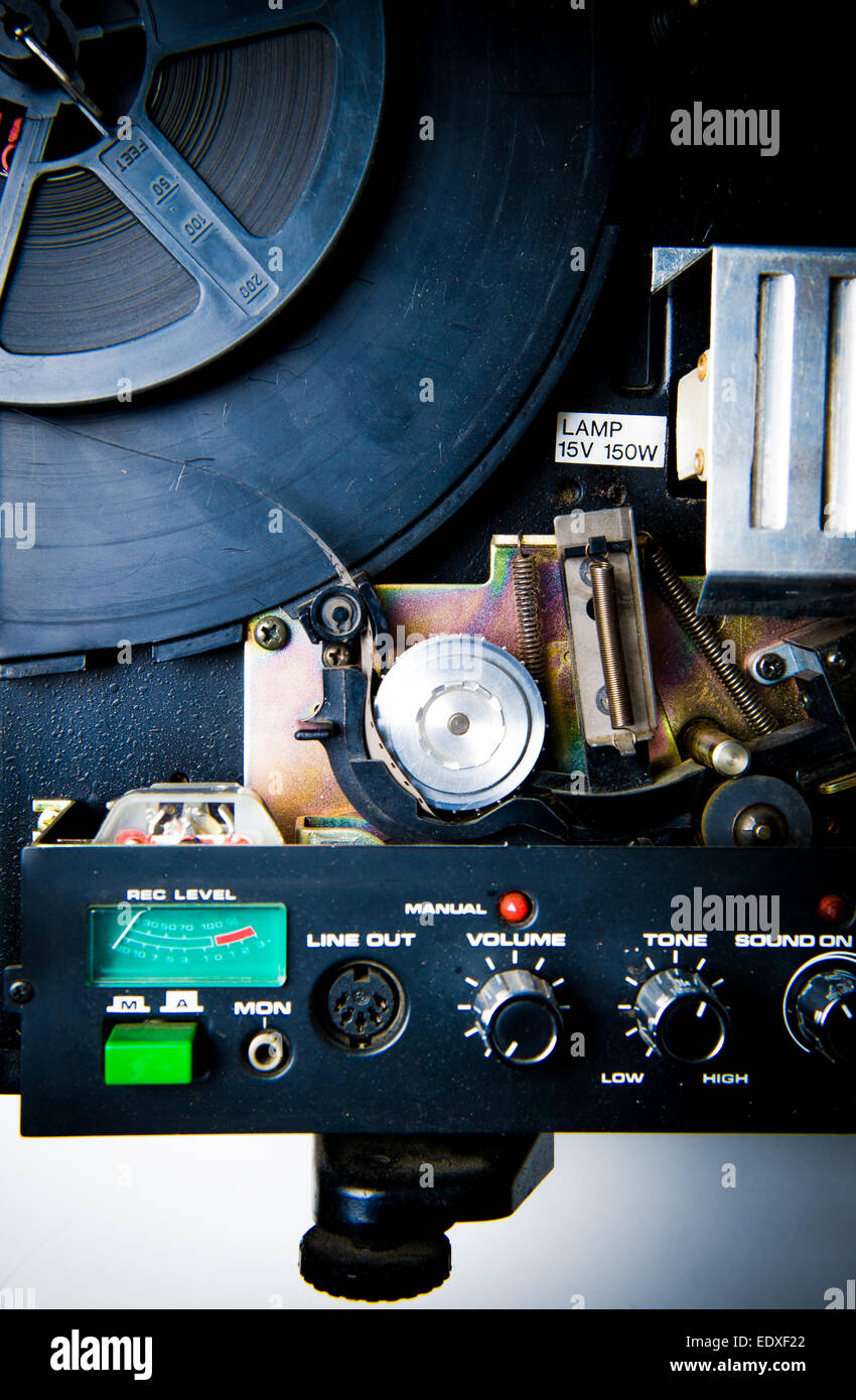8mm Projektor Körperteil mit Filmrolle, Knöpfe und Spulen, Farbe Vintage look Stockfoto