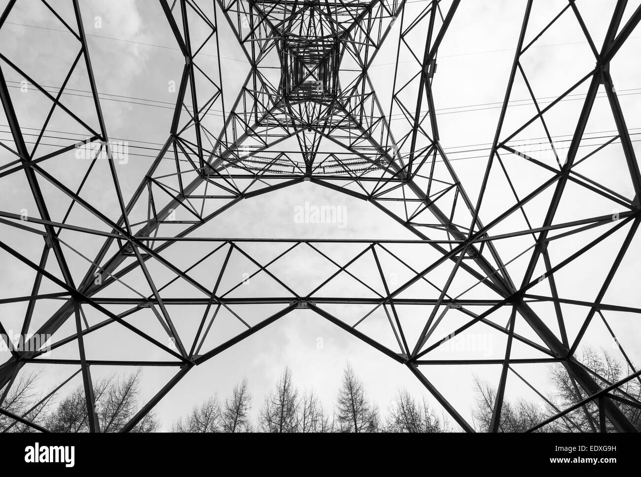 Struktur von einem massiven Pylon in der Nähe von Woodhead Stauseen im Norden Englands Longdendale-Tal. Stockfoto