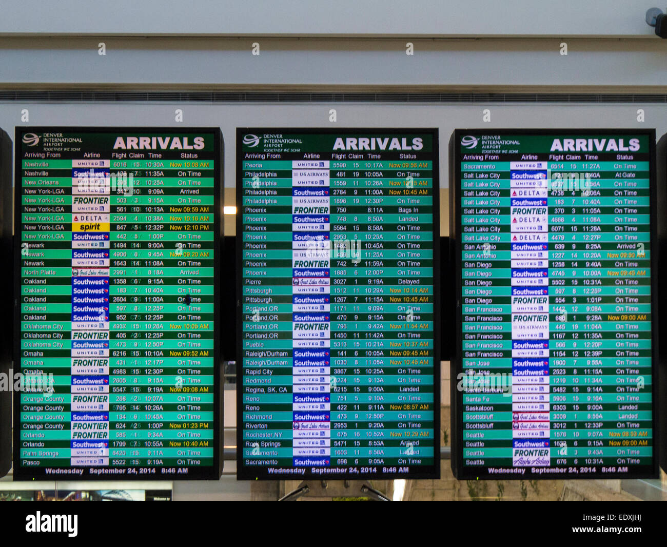 Flugtafel Informationen Ankunft im Flughafen-terminal Stockfoto
