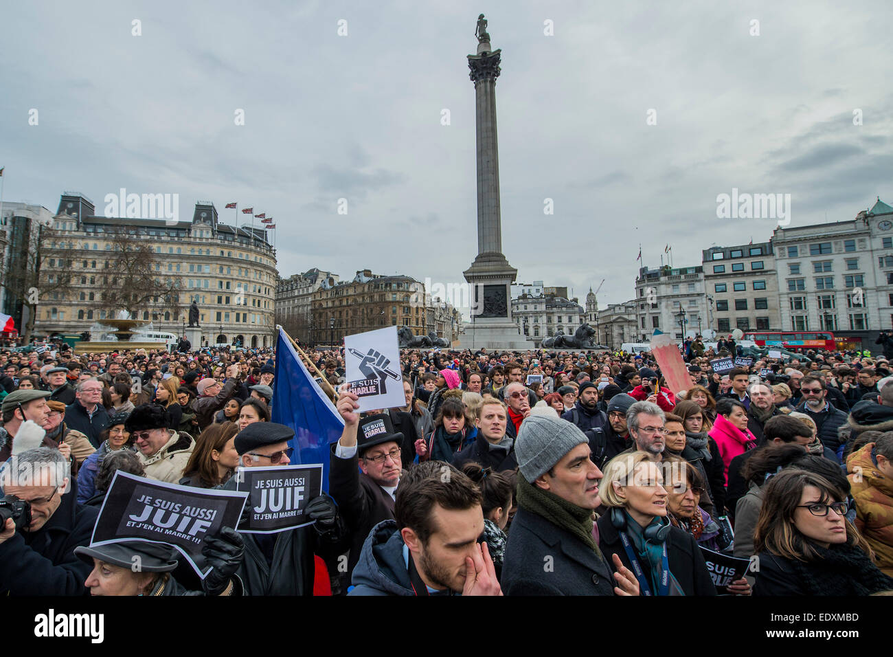 London, UK. 11. Januar 2015. Je Suis Charlie / ich bin Charlie - ein weitgehend stumm (mit der gelegentlichen Wiedergabe von der Marseilaise) in Solidarität mit dem Marsch in Paris heute versammelt.  Trafalgar Square, London, UK 11. Januar 2015 Credit: Guy Bell/Alamy Live-Nachrichten Stockfoto London, UK. 11. Januar 2015. Je Suis Charlie / ich bin Charlie - ein weitgehend stumm (mit der gelegentlichen Wiedergabe von der Marseilaise) in Solidarität mit dem Marsch in Paris heute versammelt.  Trafalgar Square, London, UK 11. Januar 2015 Credit: Guy Bell/Alamy Live-Nachrichten Stockfoto