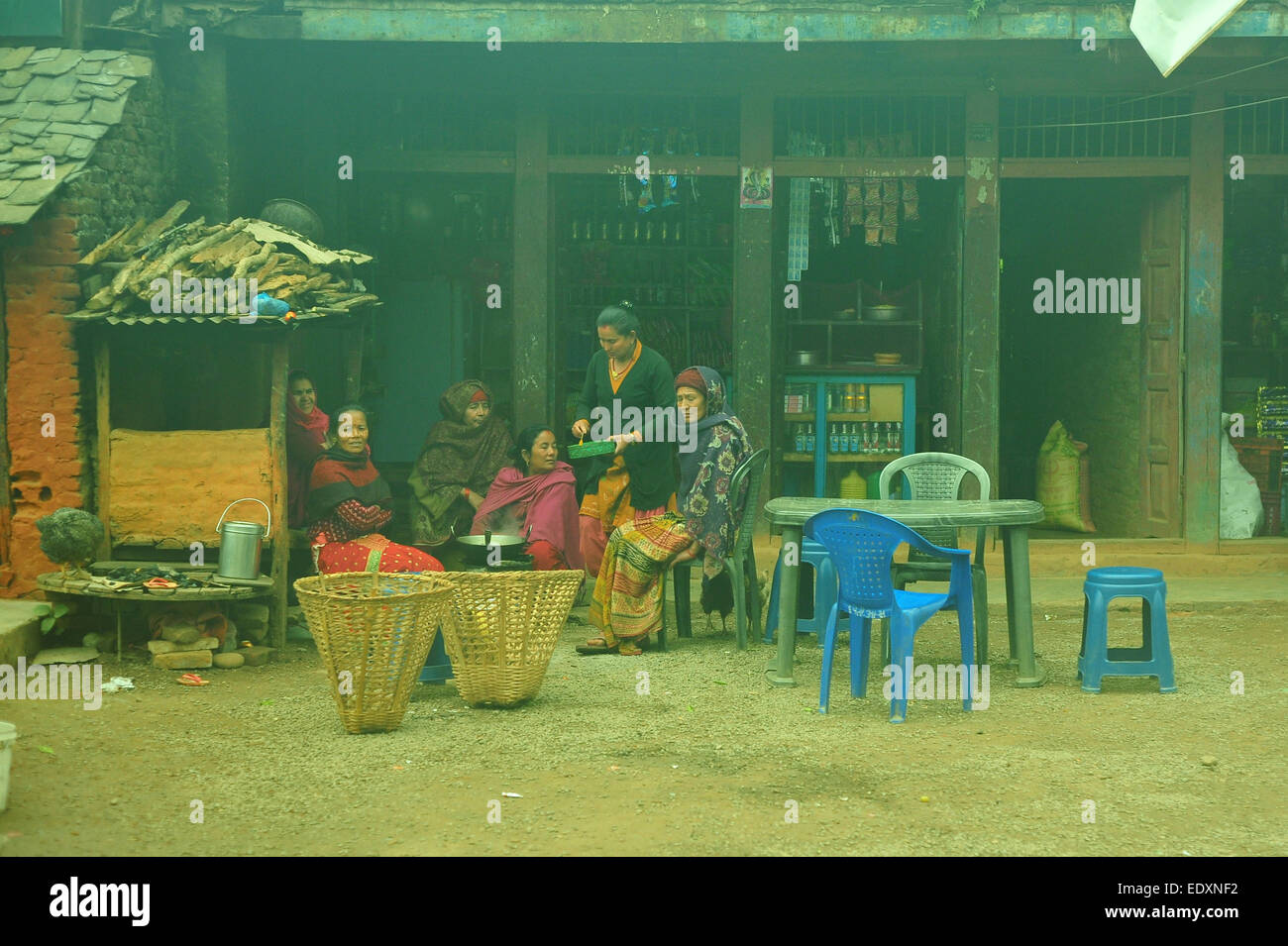 Nepal: Land der Wunder und kulturellen Schätze des Himalaya, wo alte Traditionen auf atemberaubende Landschaften treffen. Entdecken Sie den Zauber Nepals. Stockfoto