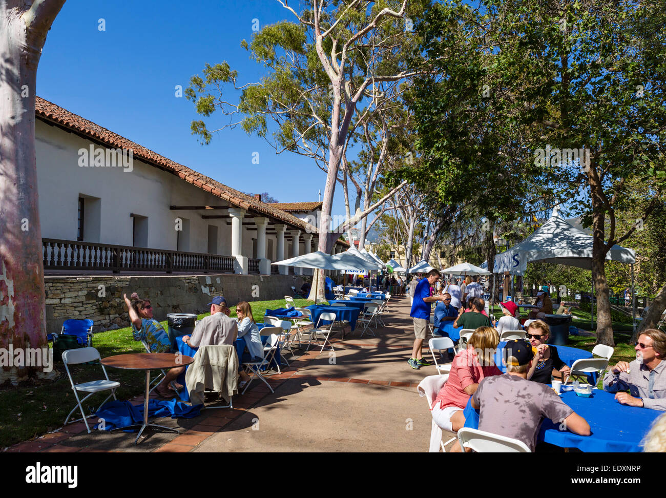 Griechische Festival außerhalb der alten Mission im Mai 2014 Mission Plaza San Luis Obispo, Kalifornien, USA Stockfoto