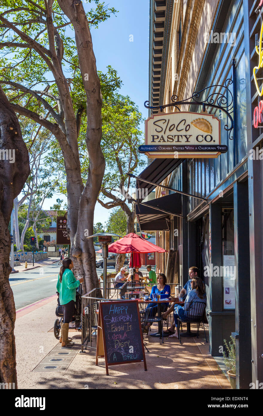 Straßencafe am Chorro Street in der Innenstadt von San Luis Obispo, Kalifornien, USA Stockfoto