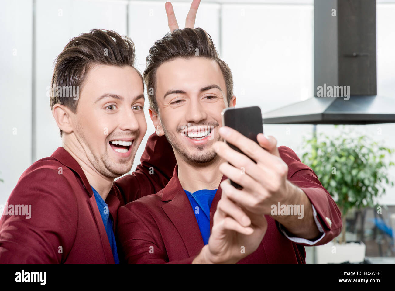 Brüder Zwillinge Selfie Foto Stockfoto