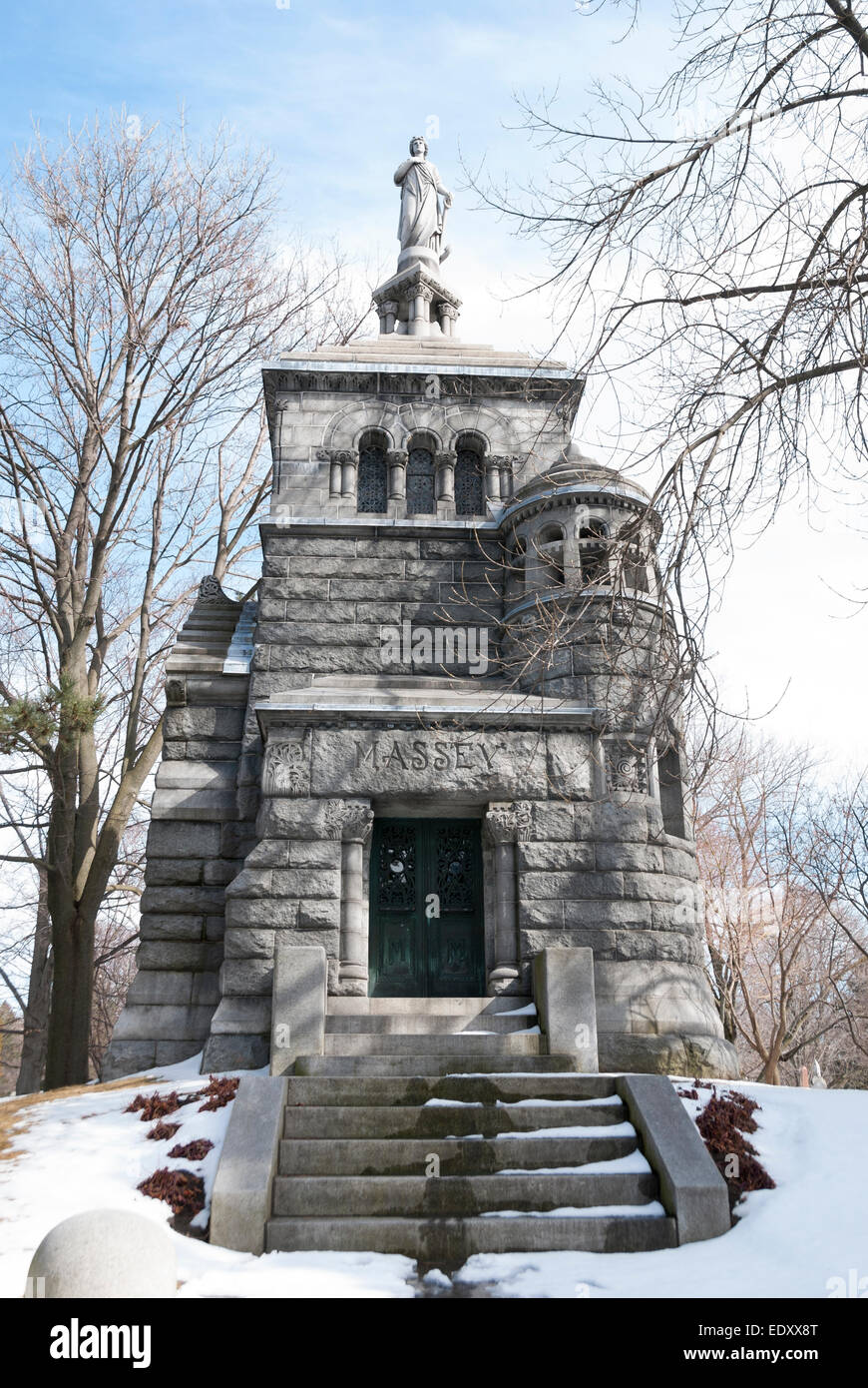 Das romanische Revival Stil Mausoleum Kanadas bekannten Massey Familie befindet sich in Toronto Mount Pleasant Cemetery Stockfoto