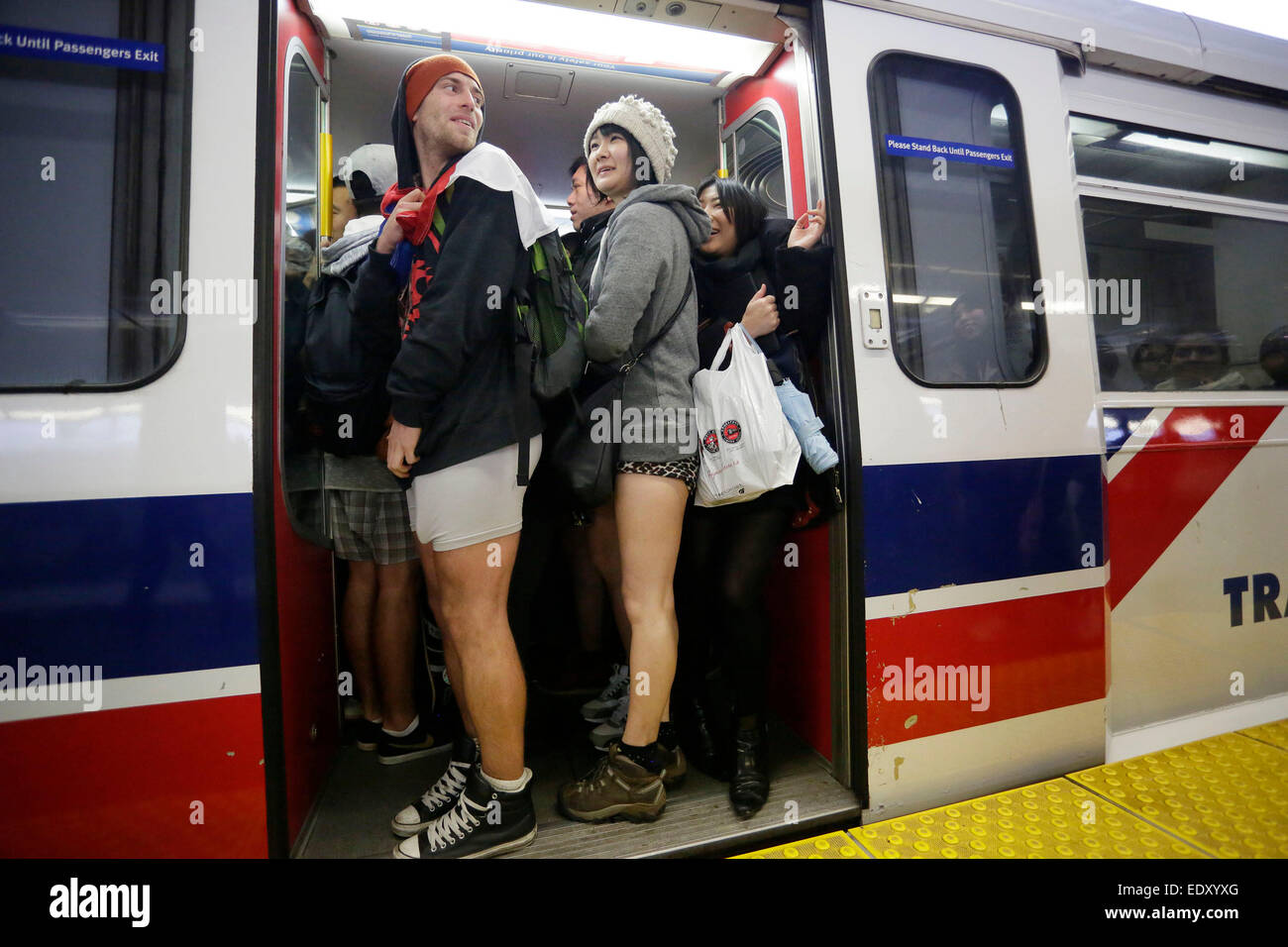 Vancouver, Kanada. 11. Januar 2015. Teilnahme an der U-Bahn-Fahrt ohne Hosen in Vancouver, Kanada, 11. Januar 2015. Bildnachweis: Liang Sen/Xinhua/Alamy Live-Nachrichten Stockfoto