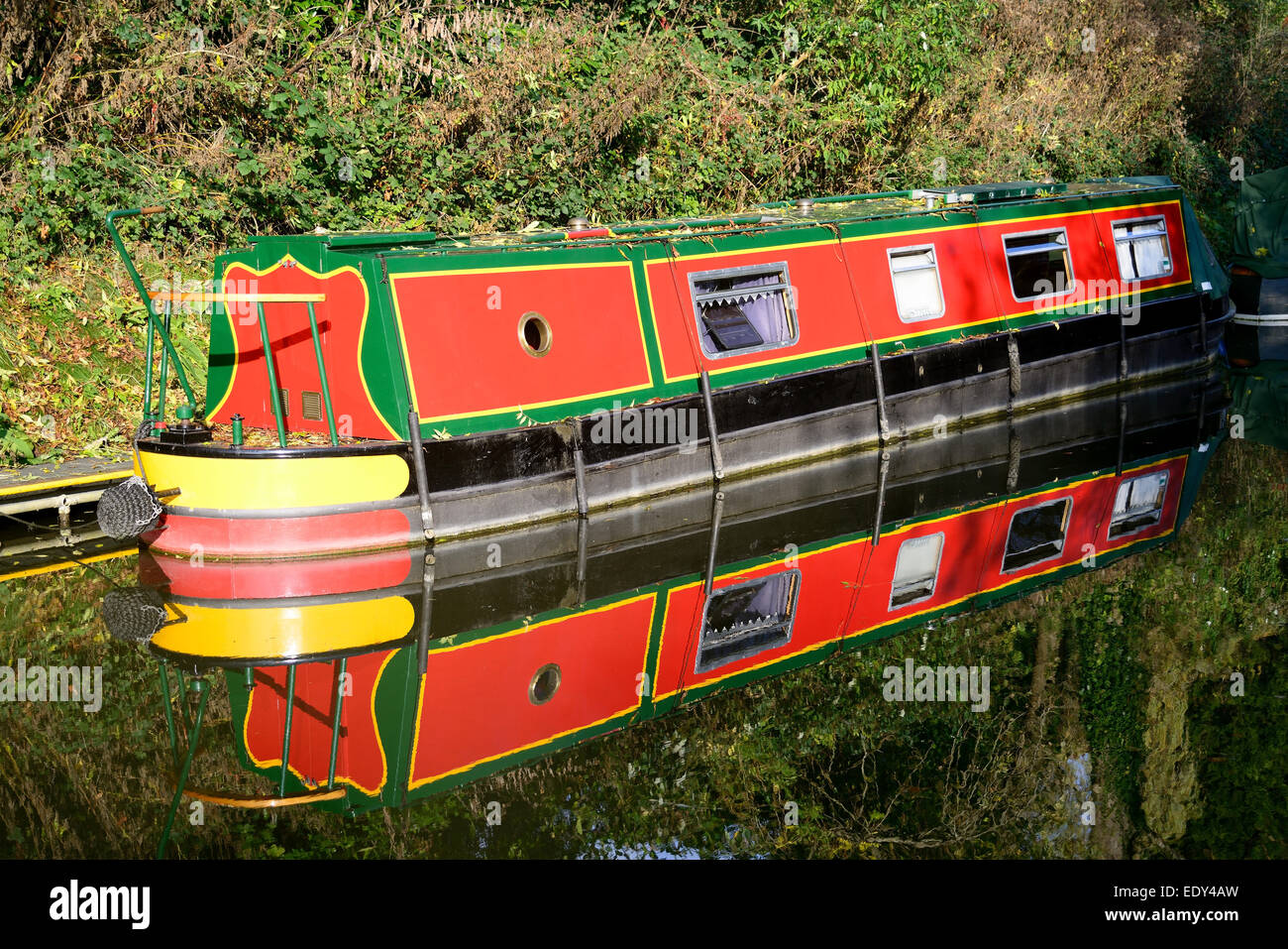 Narrowboat Reflexion in den Somersetshire Kohle-Kanal. Stockfoto