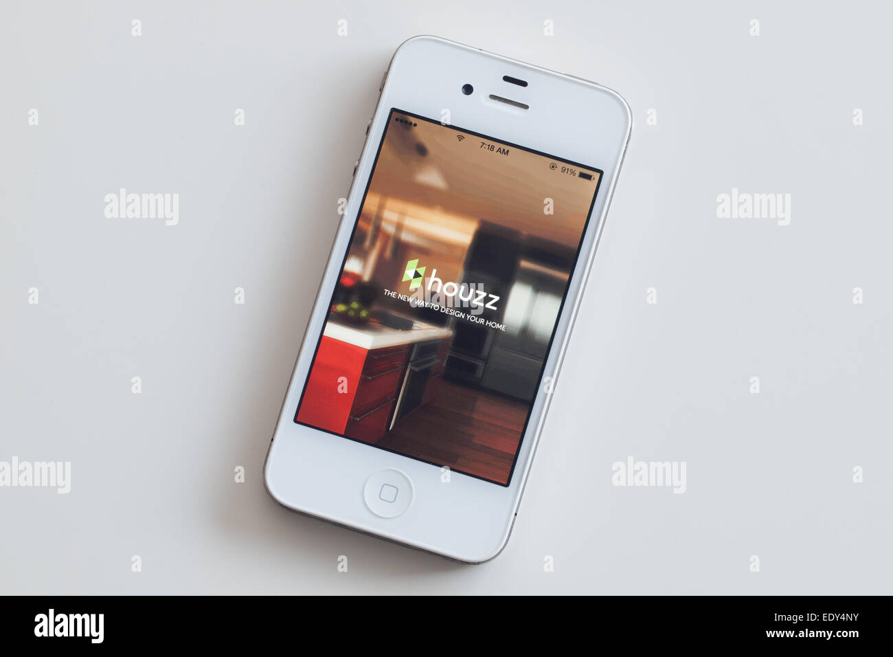 Der Homescreen und das Logo der Houzz mobile app auf einem weißen Apple iPhone 4. Stockfoto