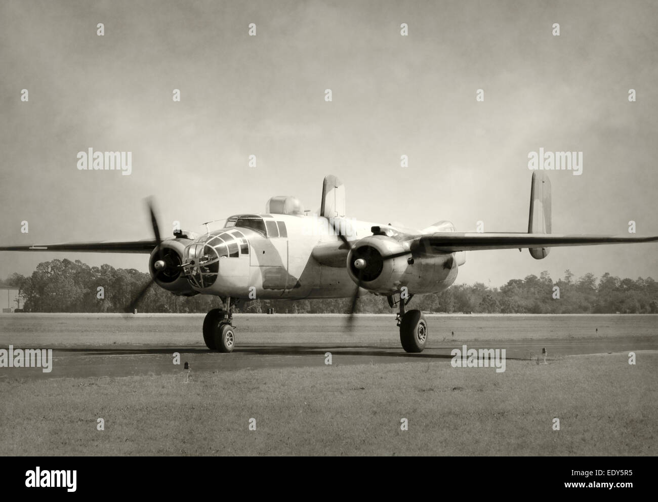 Zweiter Weltkrieg Ära U.S. Bomber b-25 Micthell Landung Stockfoto