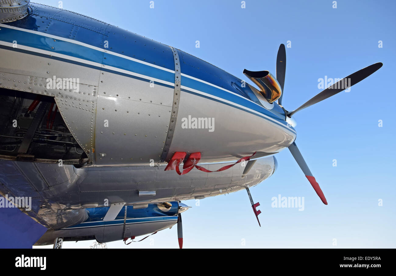 Retro-DC-3 Flugzeug Propellermaschine und Nase anzeigen Stockfoto