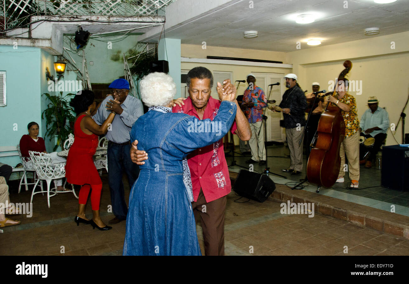 Cuba People to People Educational and Cultural Program Los Naranjos SOM Band bei der Union of Writers and Artists Stockfoto