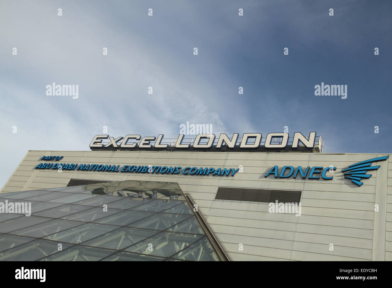 London, UK - 11. Januar 2015. Hunderte von Auto-Enthusiasten nahmen an der ersten Classic Car Show, die in London stattfand, ist ein Excel-Center. Die Show, die vorgestellten motorisierten Catwalk laufen vom 8. - 11. am Veranstaltungsort Docklands. Bildnachweis: David Mbiyu / Alamy Live News Stockfoto