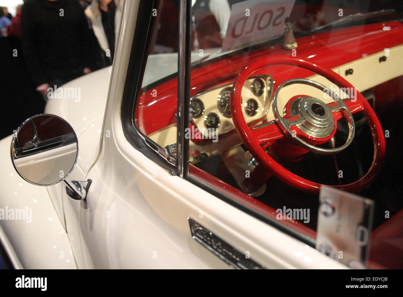 London, UK - 11. Januar 2015. Details des Interieurs ein Ford F100. Hunderte von Auto-Enthusiasten nahmen an der ersten Classic Car Show, die in London stattfand, ist ein Excel-Center. Die Show, die vorgestellten motorisierten Catwalk laufen vom 8. - 11. am Veranstaltungsort Docklands. Bildnachweis: David Mbiyu / Alamy Live News Stockfoto