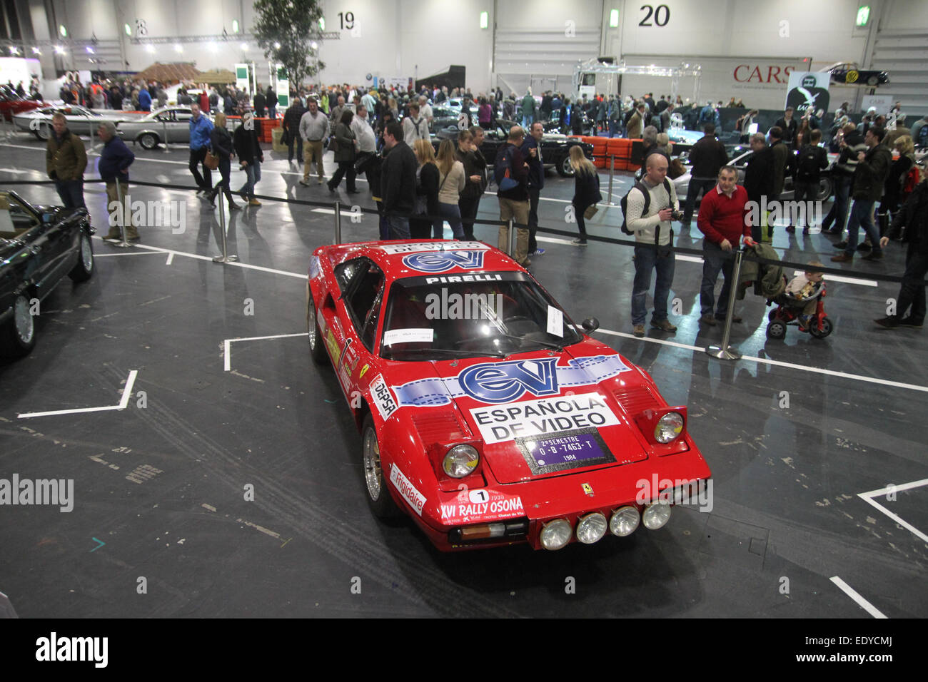 London, UK - 11. Januar 2015. Hunderte von Auto-Enthusiasten nahmen an der ersten Classic Car Show, die in London stattfand, ist ein Excel-Center. Die Show, die vorgestellten motorisierten Catwalk laufen vom 8. - 11. am Veranstaltungsort Docklands. Bildnachweis: David Mbiyu / Alamy Live News Stockfoto