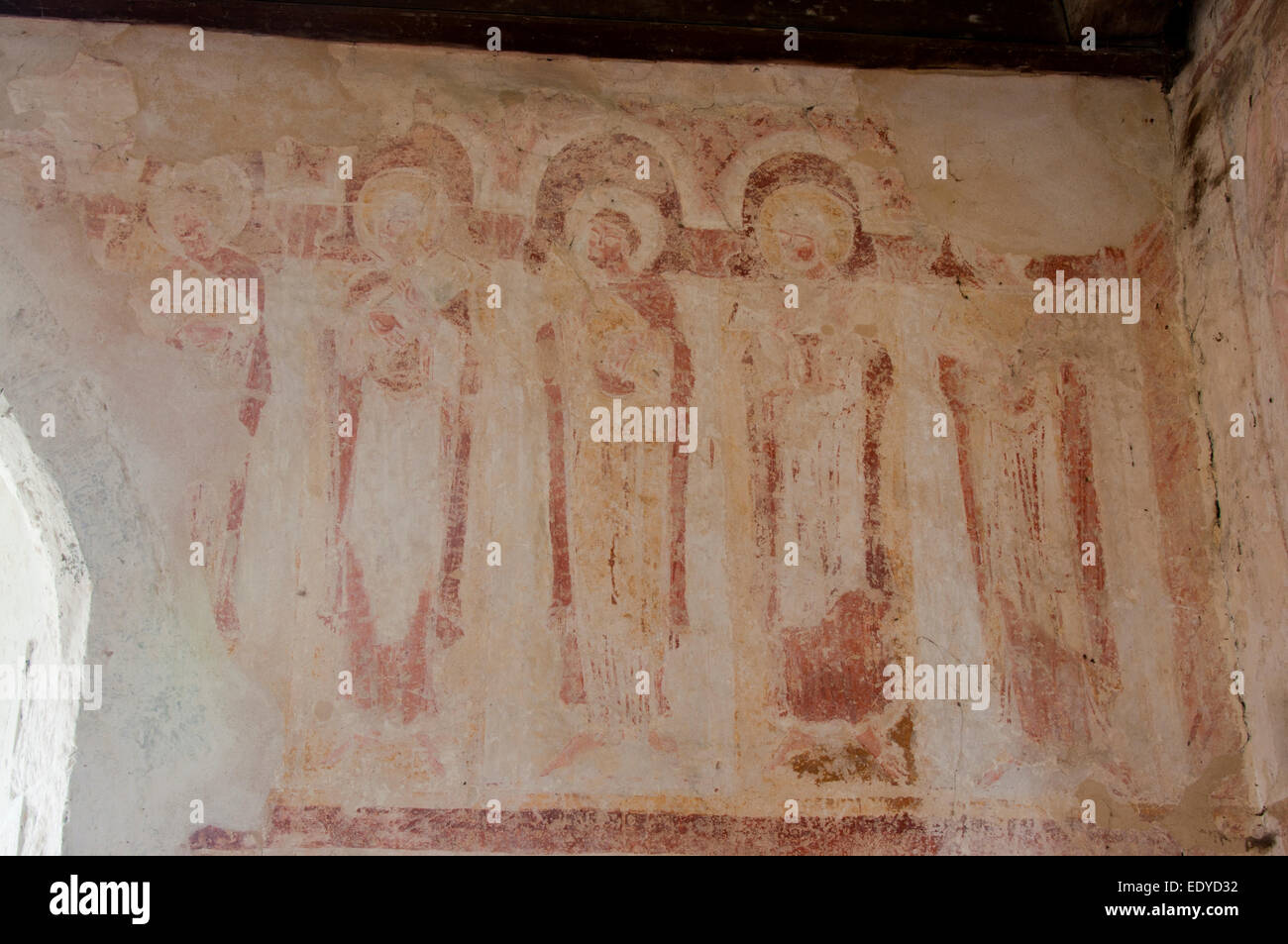 Ein 12. Jahrhundert Wandgemälde aus der Chor in der Kirche Saint Botolph in Hardham, West Sussex. Stockfoto