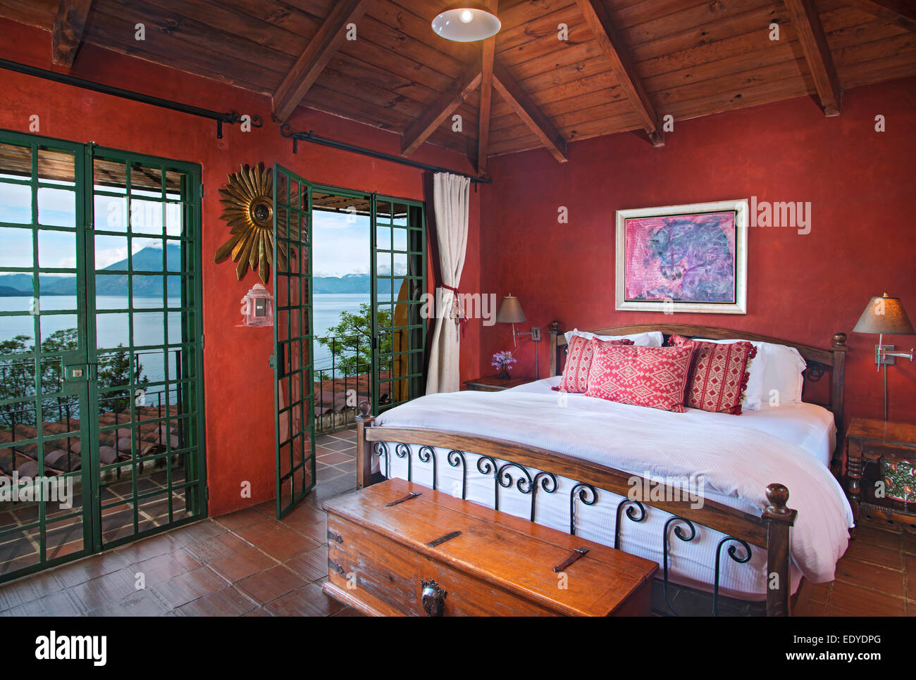 Ein Zimmer im Casa Palopo Hotel in Guatemala Stockfoto