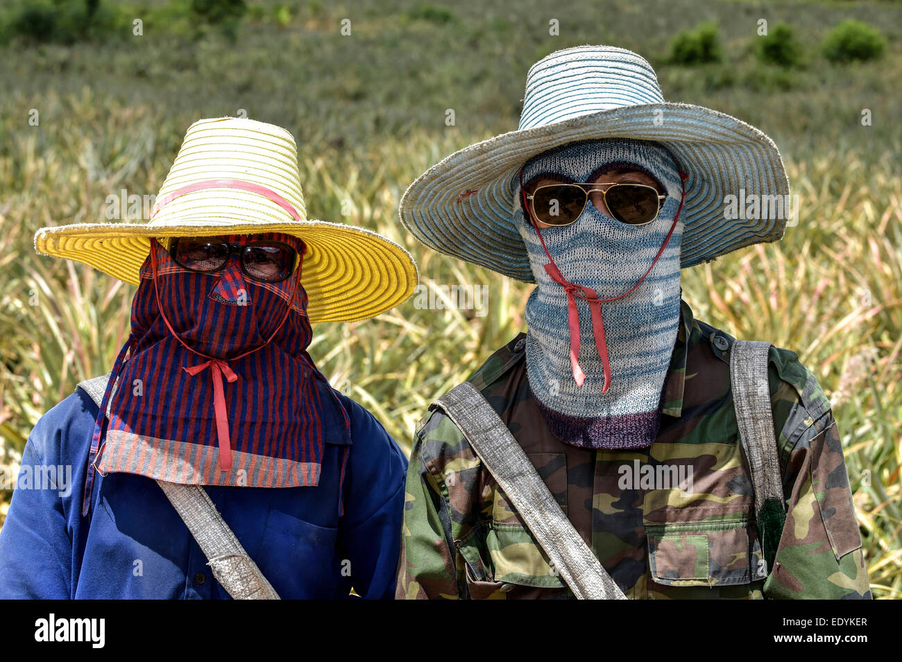 Ein Mann und eine Frau Schutzkleidung Sonne, Hua Hin, Thailand Stockfoto