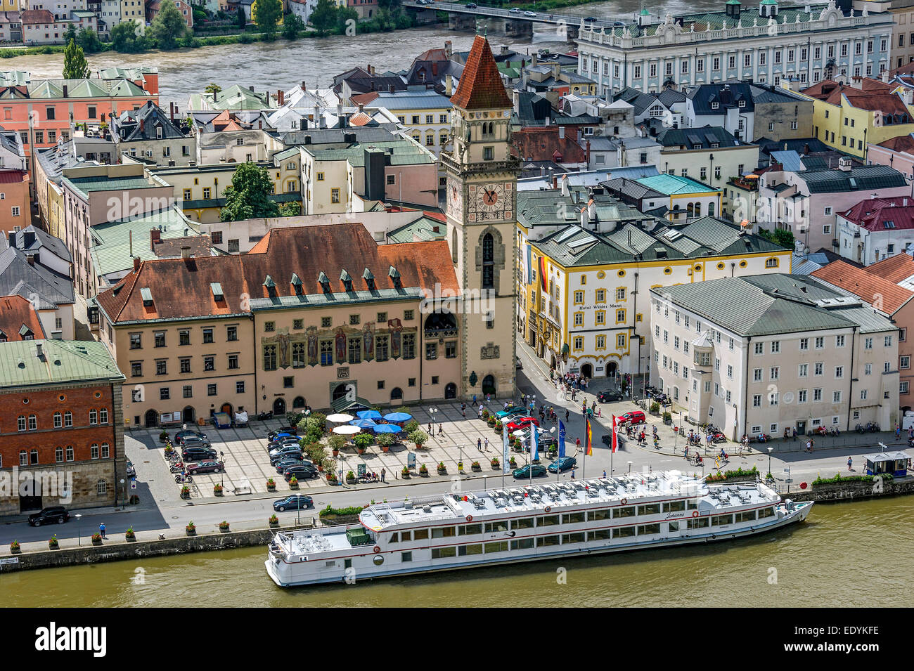 Rathaus und Rathausturm, Hotel Wilder Mann, neue bischöfliche Residenz, Altstadt, River Inn, Donau, Passau Stockfoto