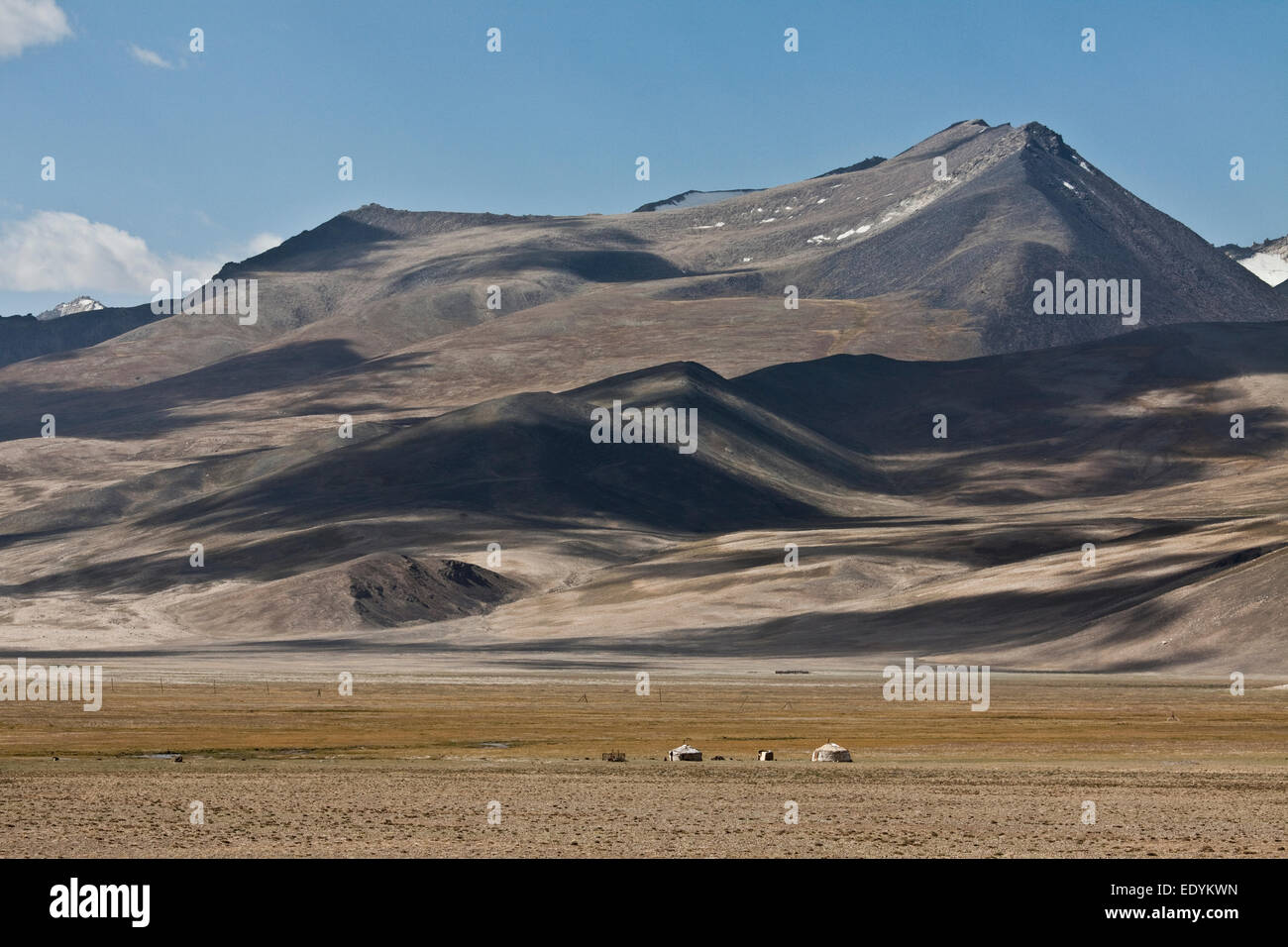 Jurte auf dem Pamir Highway M41, die Pamir-Gebirge auf der Rückseite, Gorno-Badakhshan autonome Provinz, Tadschikistan Stockfoto