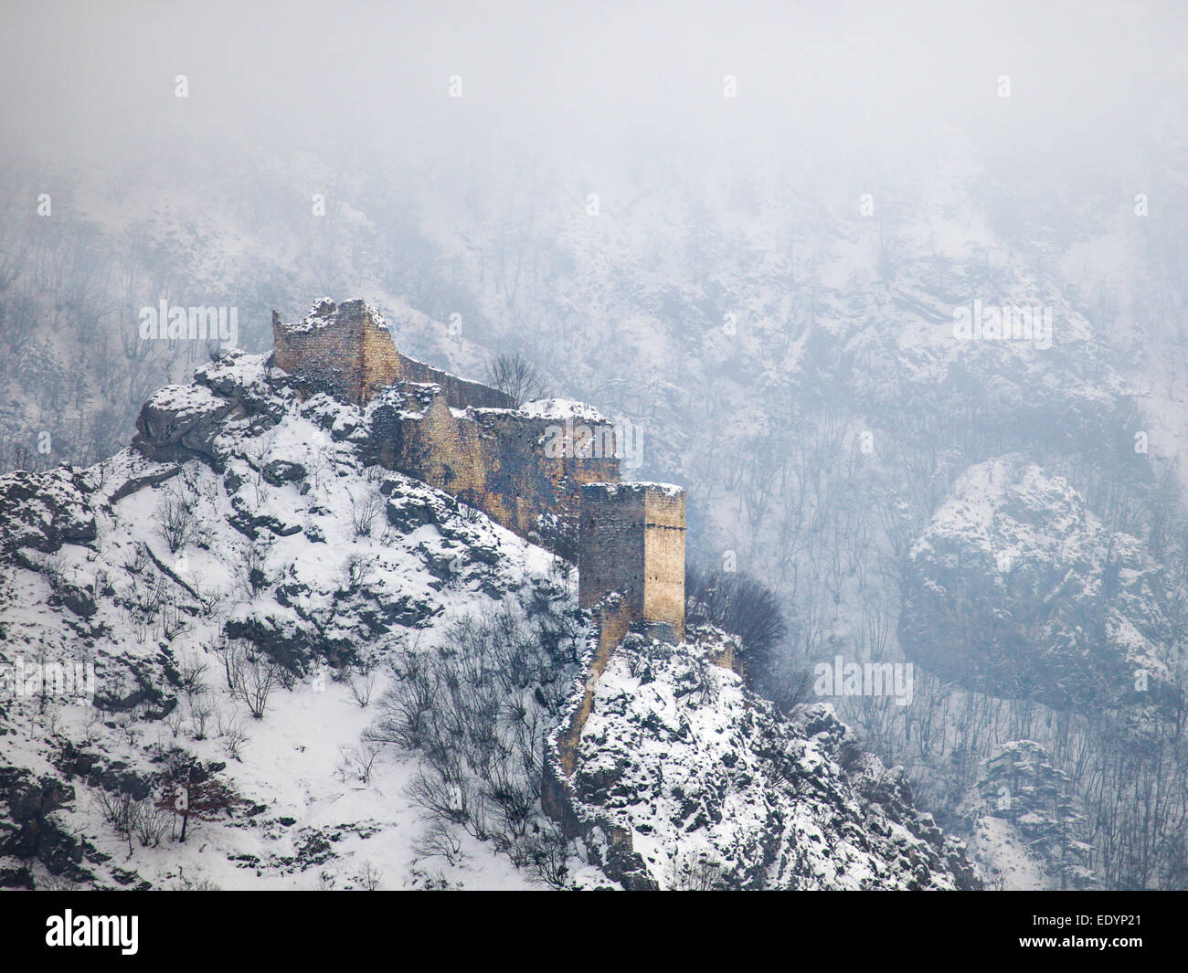 Alte Festung Milesevac im Winter im Dorf Hisardzik, Serbien Stockfoto