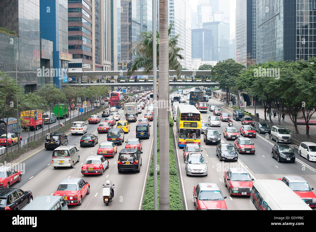 Hong Kong Road Traffic Jam. Credit: LEE RAMSDEN/ALAMY Stockfoto