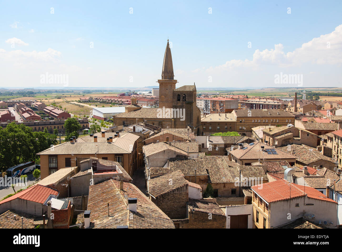 Blick von der mittelalterlichen Befestigungsanlagen in Olite, eine Stadt in Navarra in Nordspanien. Stockfoto
