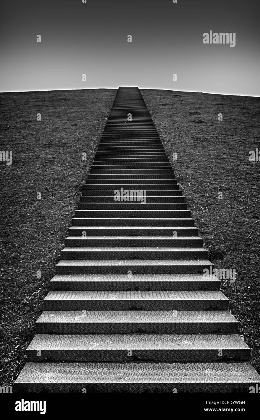 auf einem Hügel nach oben führende Treppe Stockfoto