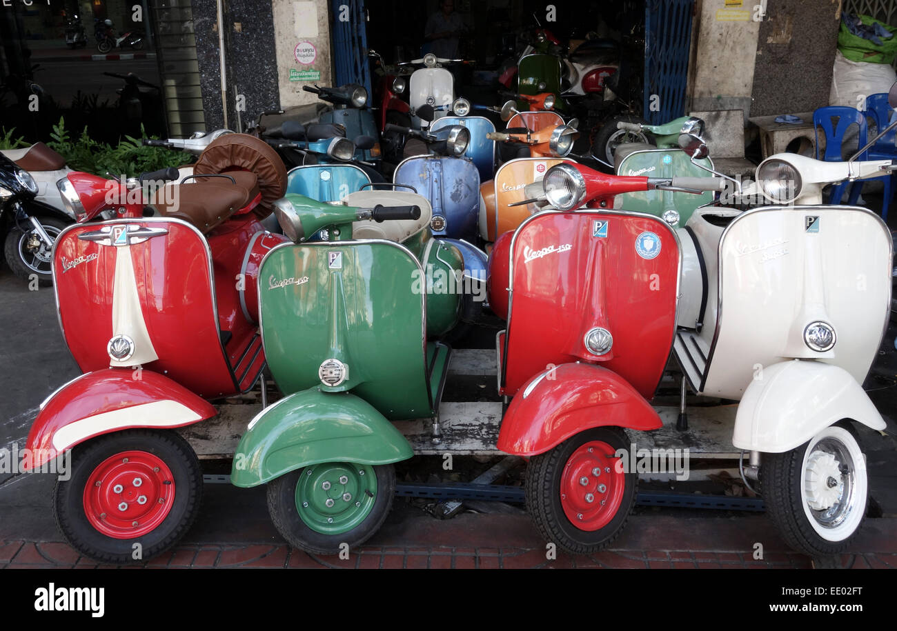 Oldtimer Vespa Piaggio Roller, Vespa 150 Super, Bangkok, Thailand,  Südostasien Stockfotografie - Alamy