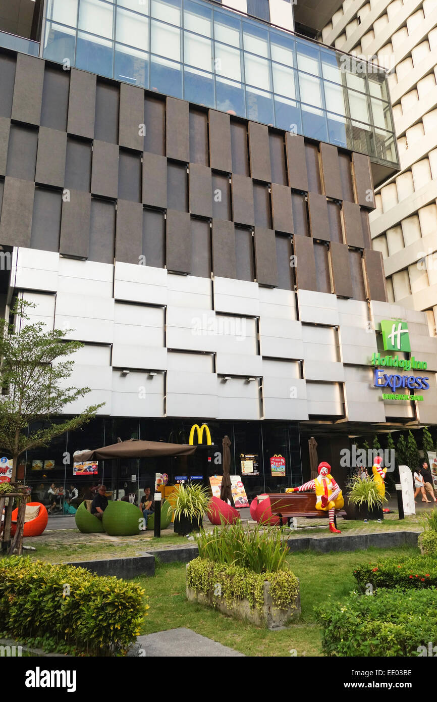 McDonalds in Holiday Inn Express, Siam, Bangkok, Thailand, Südostasien. Stockfoto