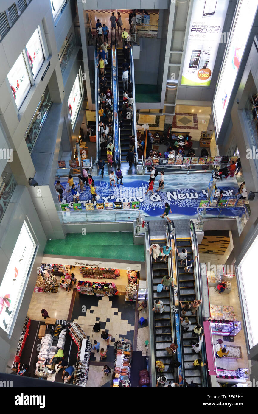 Rolltreppen, innen, innere, MBK Mahboonkrong, shopping Center, Bangkok, Thailand, Südostasien. Stockfoto