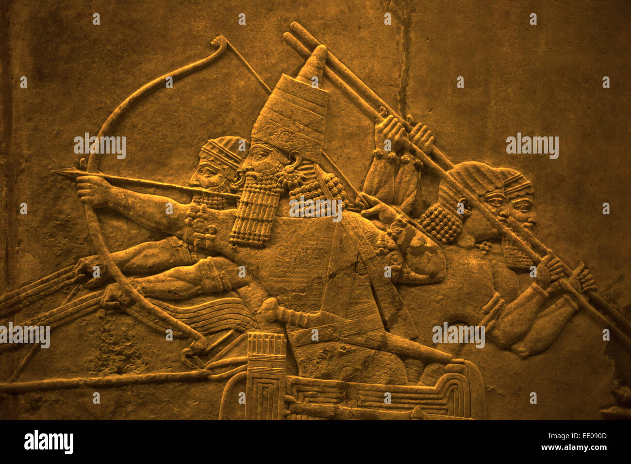 British Museum, London England UK. Assyrische Löwenjagd. Januar 2015 König Ashurbanipal Jagd Löwen. Bas-Relief-Panel in geschnitzt Stockfoto