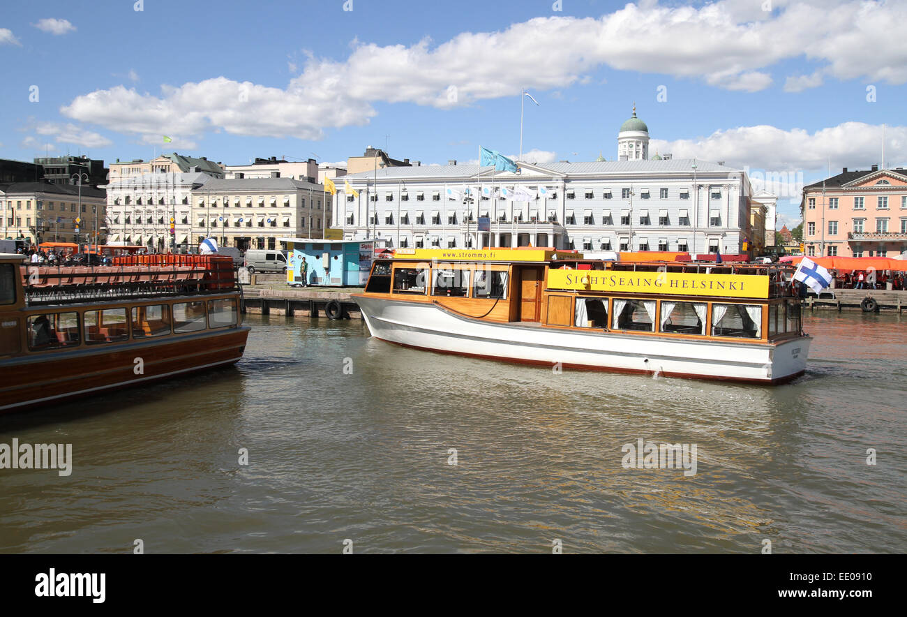 Stromma Sightseeing-Boot im Hafen von Helsinki Stockfoto