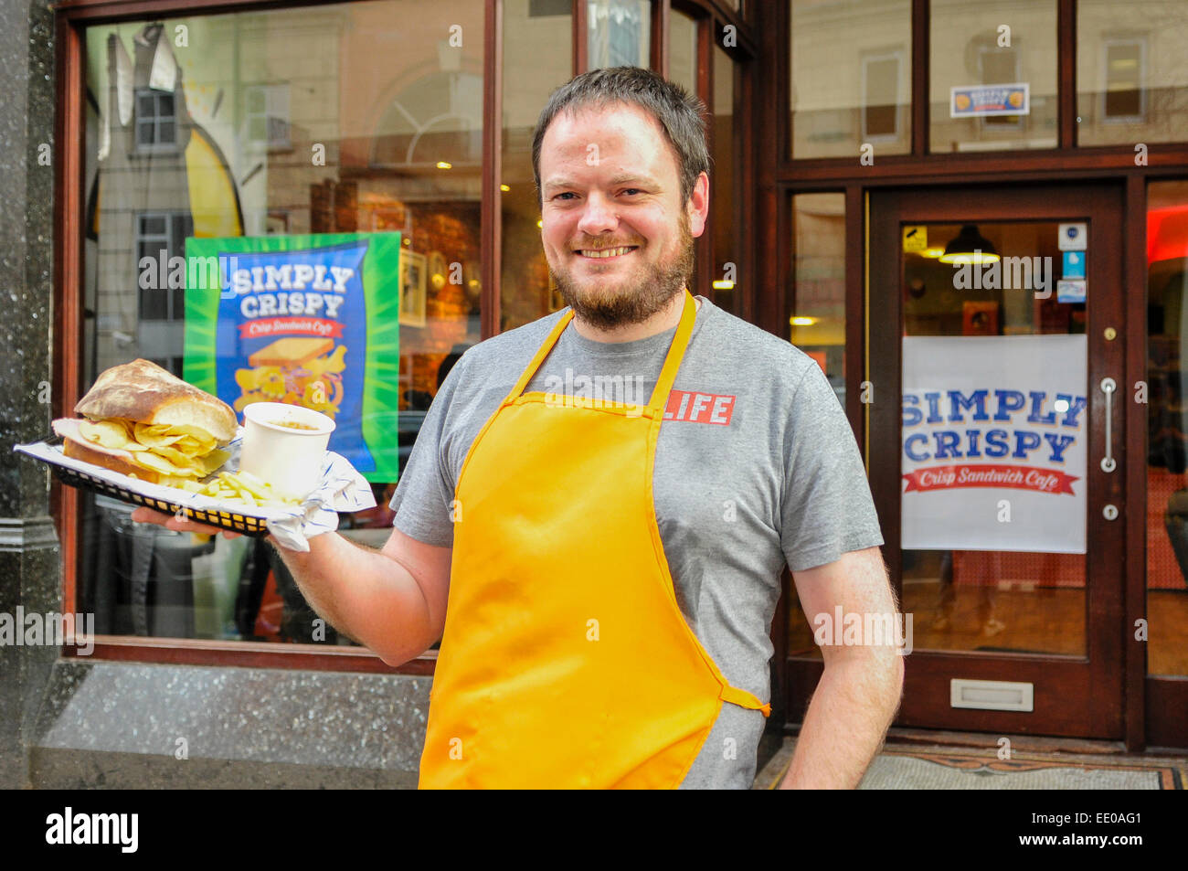 Belfast, Nordirland. 12. Januar 2015. Café-Besitzer Andrew McMenamin öffnet die weltweit erste "Knackig Sandwich" Café Credit: Stephen Barnes/Alamy Live News Stockfoto