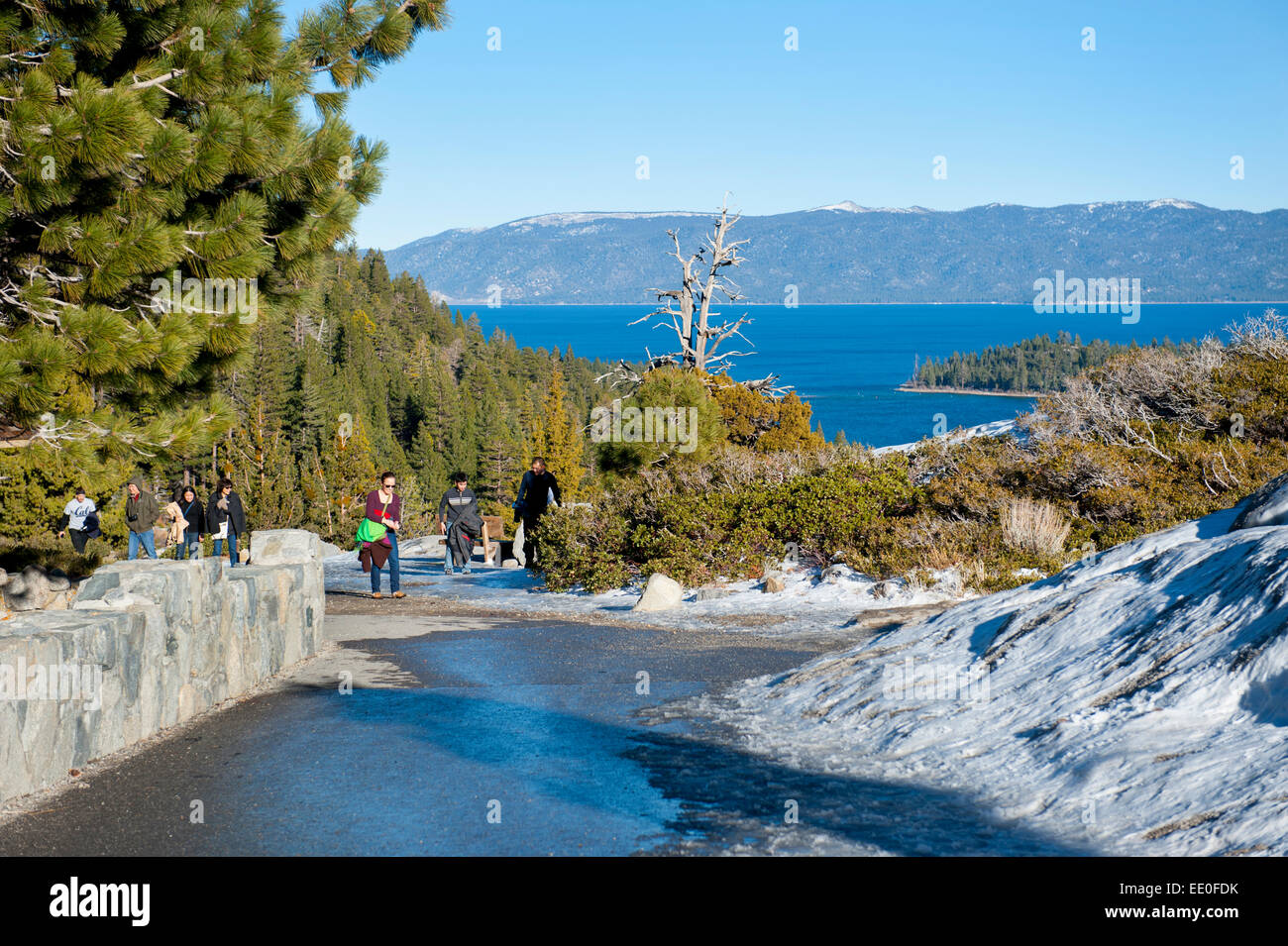 USA Kalifornien CA Lake Tahoe Sierra Berge Emerald Bay Touristen Haltestelle Vikingsholm übersehen und Trail in Tahoma Stockfoto