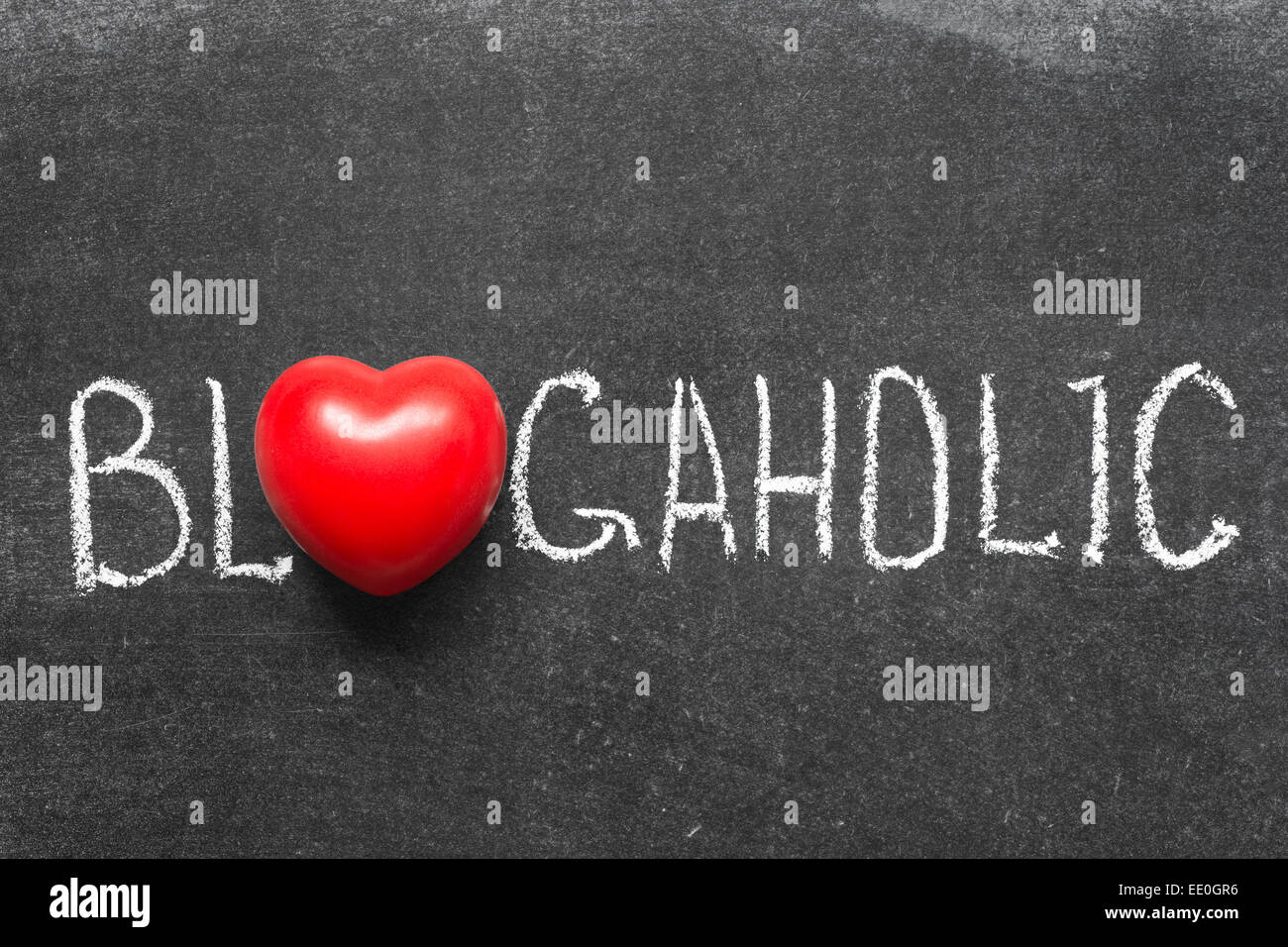 Blogaholic Wort handschriftlich auf Tafel mit Herzsymbol statt O Stockfoto