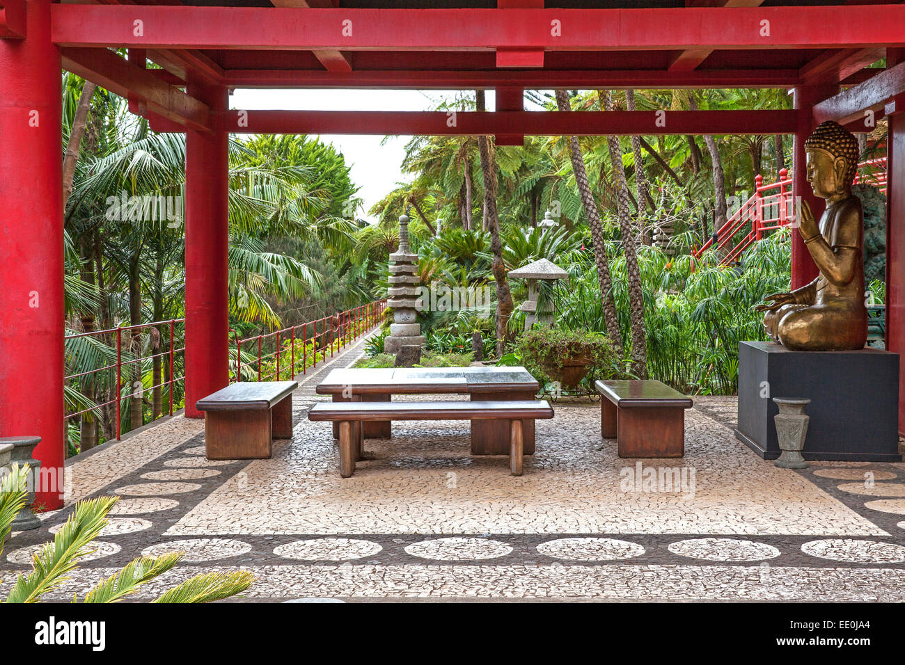 Monte Palace Tropical Gardens - orientalische Sitzecke Stockfoto