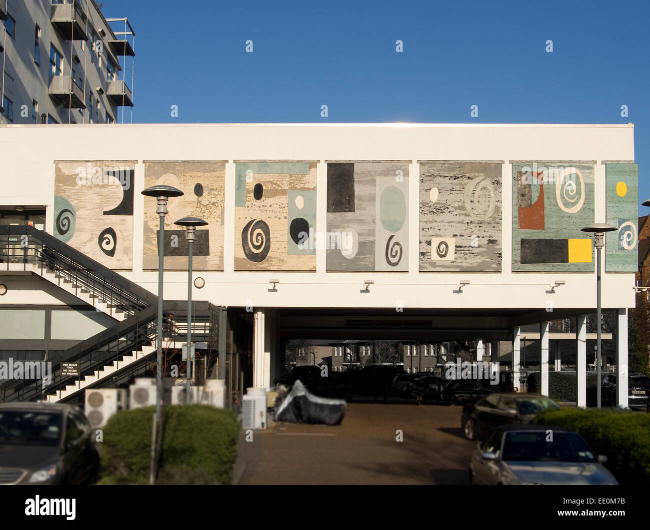 Piper-Gebäude in London SW6. Diese 50er Jahre Gebäude geschmückt mit großen Kunstwerke des Künstlers John Piper Stockfoto