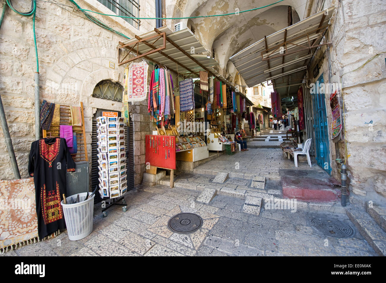 Einer der kleinen Gassen mit Geschäften in der Altstadt von Jerusalem Stockfoto
