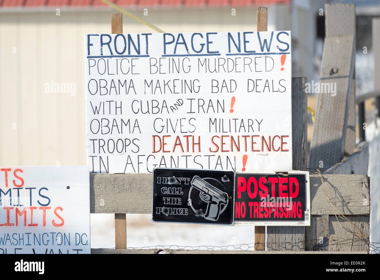 Rechter Flügel Anti-Obama politische Zeichen im Hof eines Hauses in Nord-Pulver, Oregon. Stockfoto