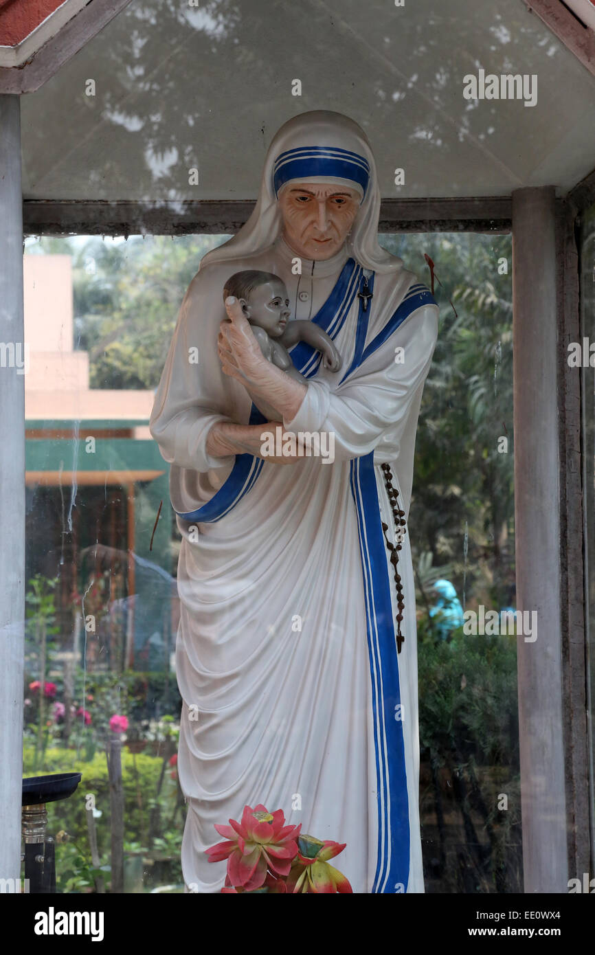 Statue von Mutter Teresa, Loreto Kloster Mutter Teresa lebte vor der Gründung der Missionarinnen der Nächstenliebe in Kalkutta Stockfoto