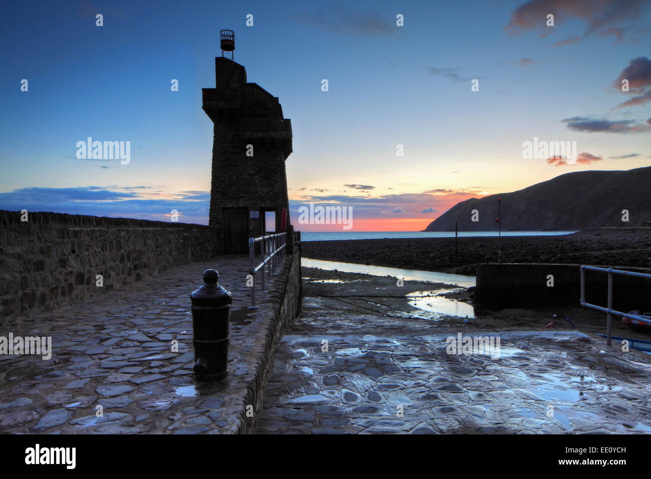Rheinischen Turm, Lynmouth Hafen bei Sonnenaufgang, North Devon. Stockfoto