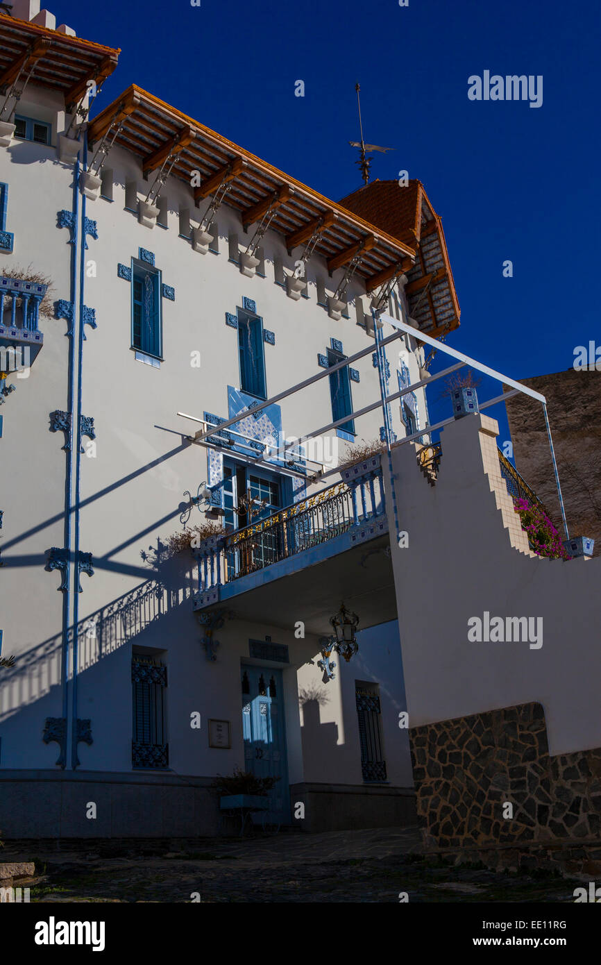 Die moderne Blue House, Casa Serinyana oder Sa Casa Blaua in Cadaques, Katalonien, Spanien, entworfen von Salvador Sellés ich Baró. Stockfoto