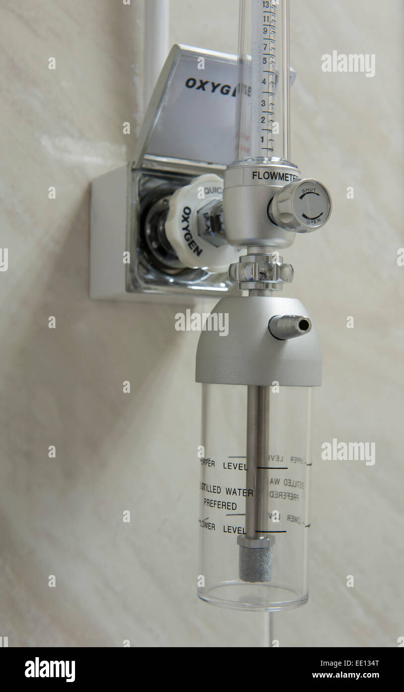 Nahaufnahme Detail ein Durchflussmesser Sauerstoff Messgerät mit Düse im Klinikum Krankenhaus Stockfoto