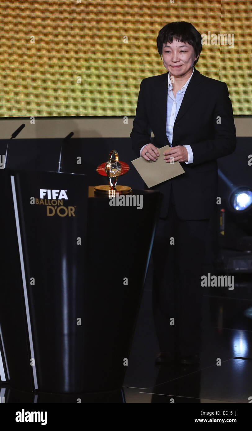 Zürich, Schweiz. 12. Januar 2015. Ehemaliger chinesischer Fußballspieler Sun Wen besucht die FIFA Ballon d ' Or Award Zeremonie im Kongresshaus in Zürich, Schweiz, 12. Januar 2015. Bildnachweis: Zhang Fan/Xinhua/Alamy Live-Nachrichten Stockfoto