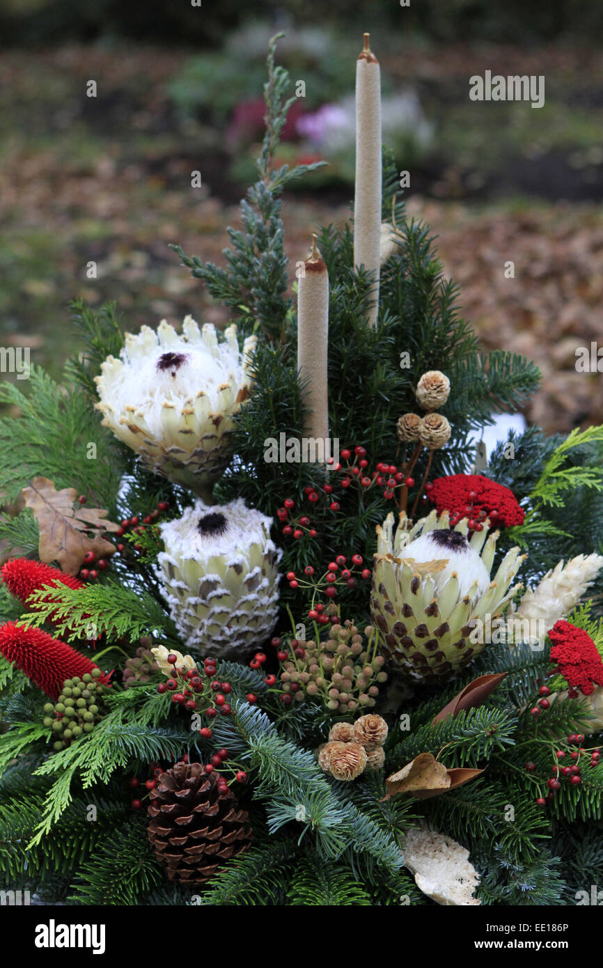 Geschmuecktes Grab Auf Einem Friedhof eine Allerheiligen Stockfoto