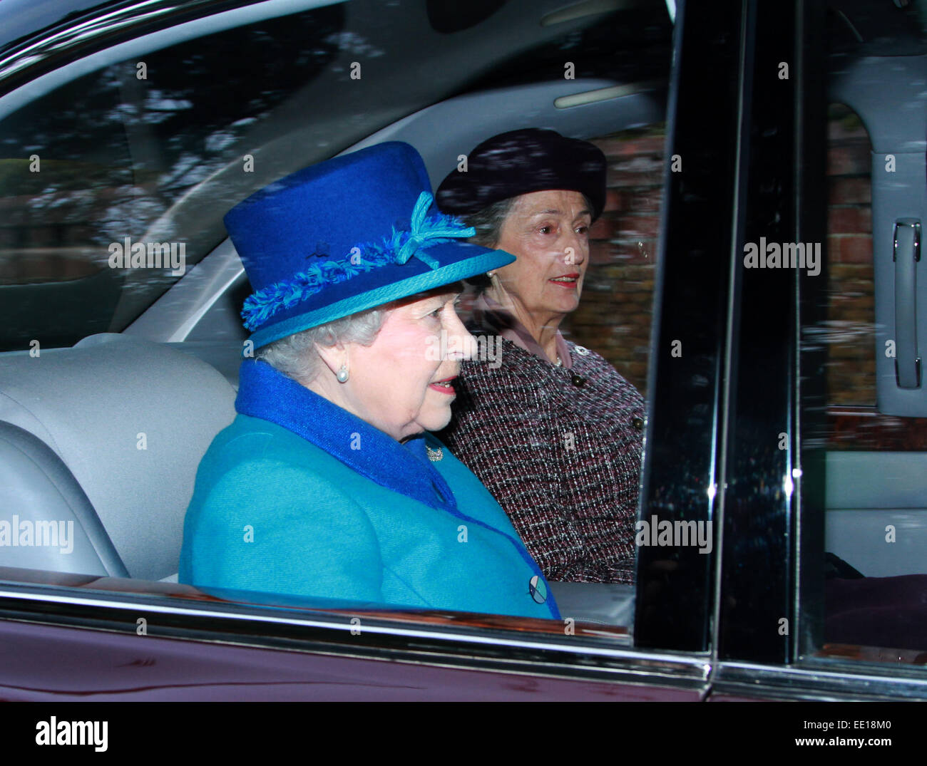 HM Königin Elizabeth II zur Kirche in Sandringham. . Sandringham, Norfolk, Großbritannien. . 11.01.2015 HM Königin Elizabeth II. besucht die St. Maria Magdalena Kirche Sonntagmorgen service in Sandringham. Bild: Paul Marriott Photography Stockfoto